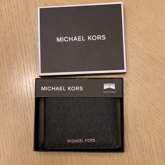 Michael Kors Wallet - Picture 7 of 9